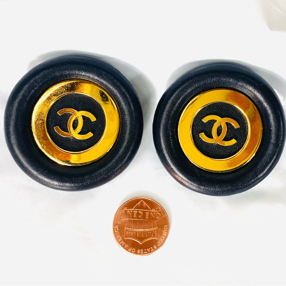 ❤️SOLD❤️Vintage 1992 Chanel Gold Leather Jumbo Clip on Earrings